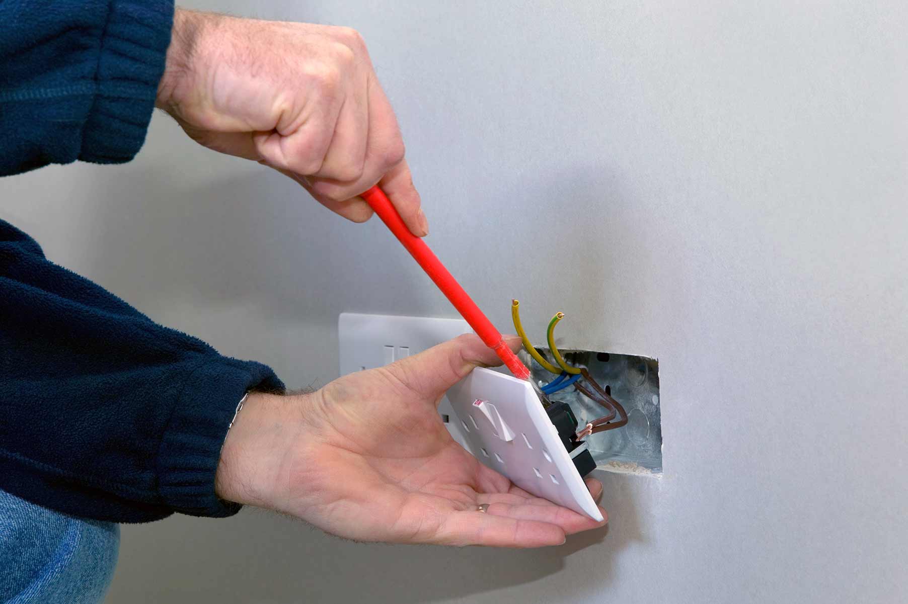Our electricians can install plug sockets for domestic and commercial proeprties in Richmond and the local area. 